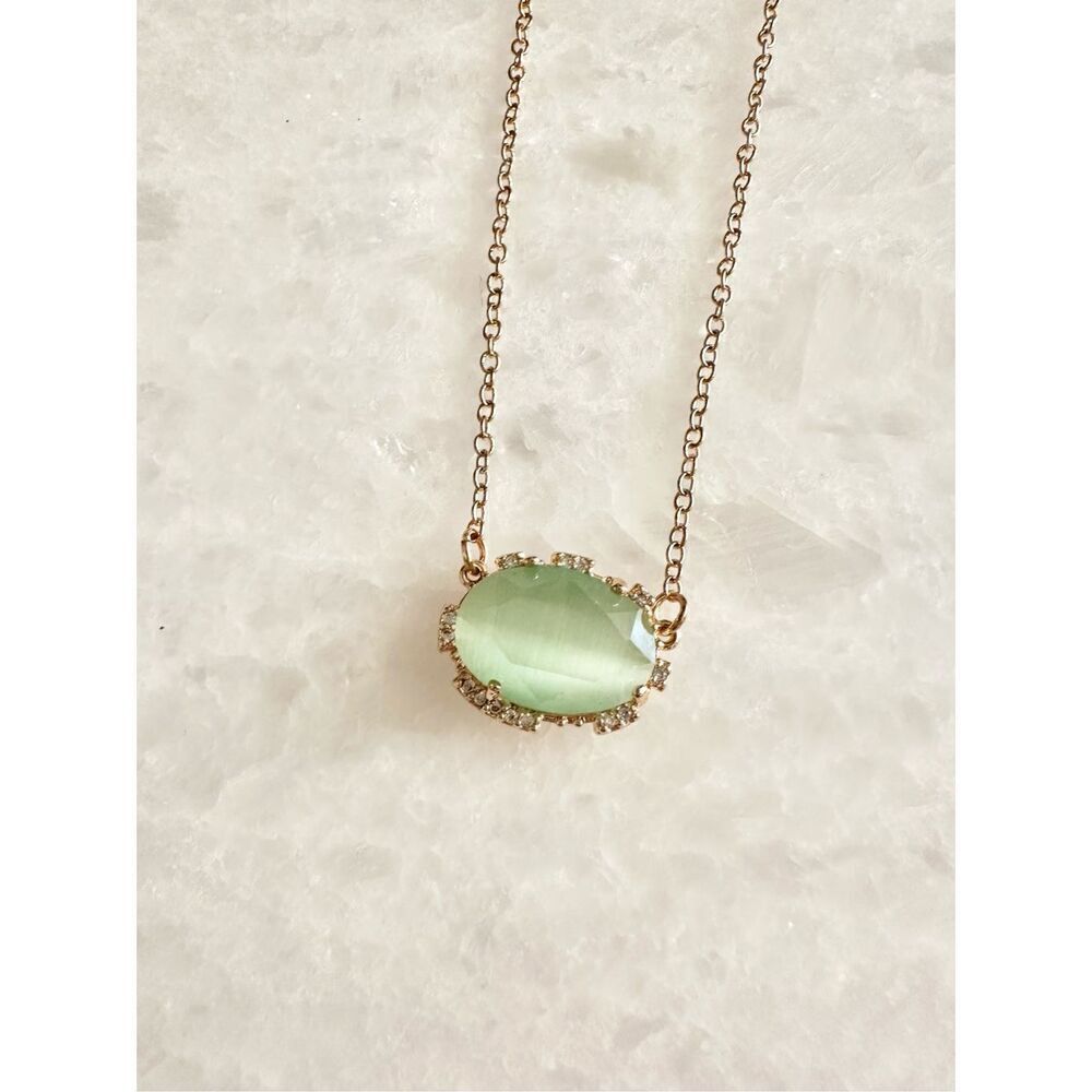 Light green crystal cut necklace